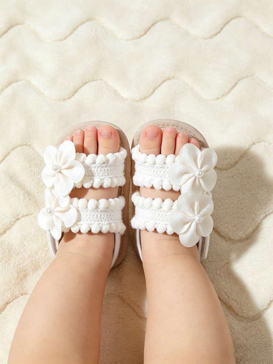 Toddler Girls' Summer Outdoor Non-Slip Flat Sandals With 3D Flower Decor - White - View 1