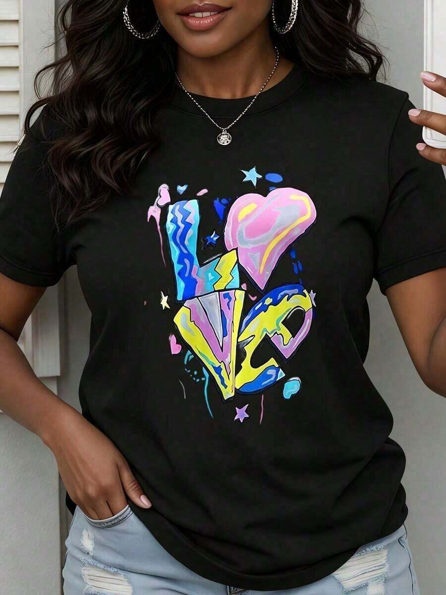 Camiseta de manga corta con estampado de graffiti de amor colorido para mujer, top casual de manga corta, camiseta gráfica de moda, ropa de verano, atuendo de estilo urbano, informal. - Negro - Ver 1
