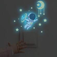1张夜光墙贴，2D宇航员和星星图案，发光太空头盔艺术贴纸，适用于儿童男孩卧室、婴儿房或卧室装饰 - 藍光 - 查看 9