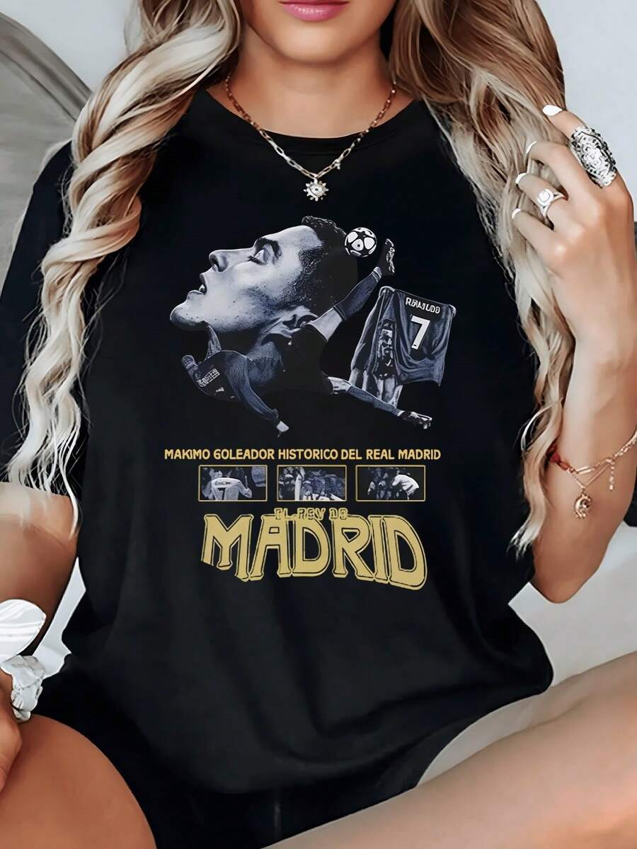 A Design Inspired By The Passion Of Football Showcases The Strength, Glory, And Pride Of Madrid With Details That Highlight The Excitement Of The Sport. A Comfortable And Modern Women's T-Shirt For Everyday Wear. - 黑色 - 查看 1