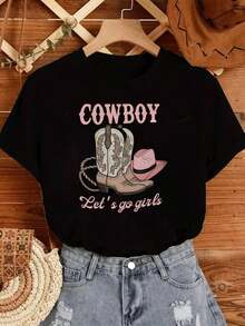 Camiseta de mujer con estampado de botas vaqueras, sombrero rosa y lazo. Diseño moderno y casual para un look único. - Negro - Ver 5