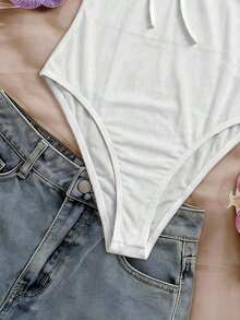 Body con estampado floral de hombros descubiertos ribete fruncido con nudo delantero pecho con fruncido - Blanco 2 - Ver 5