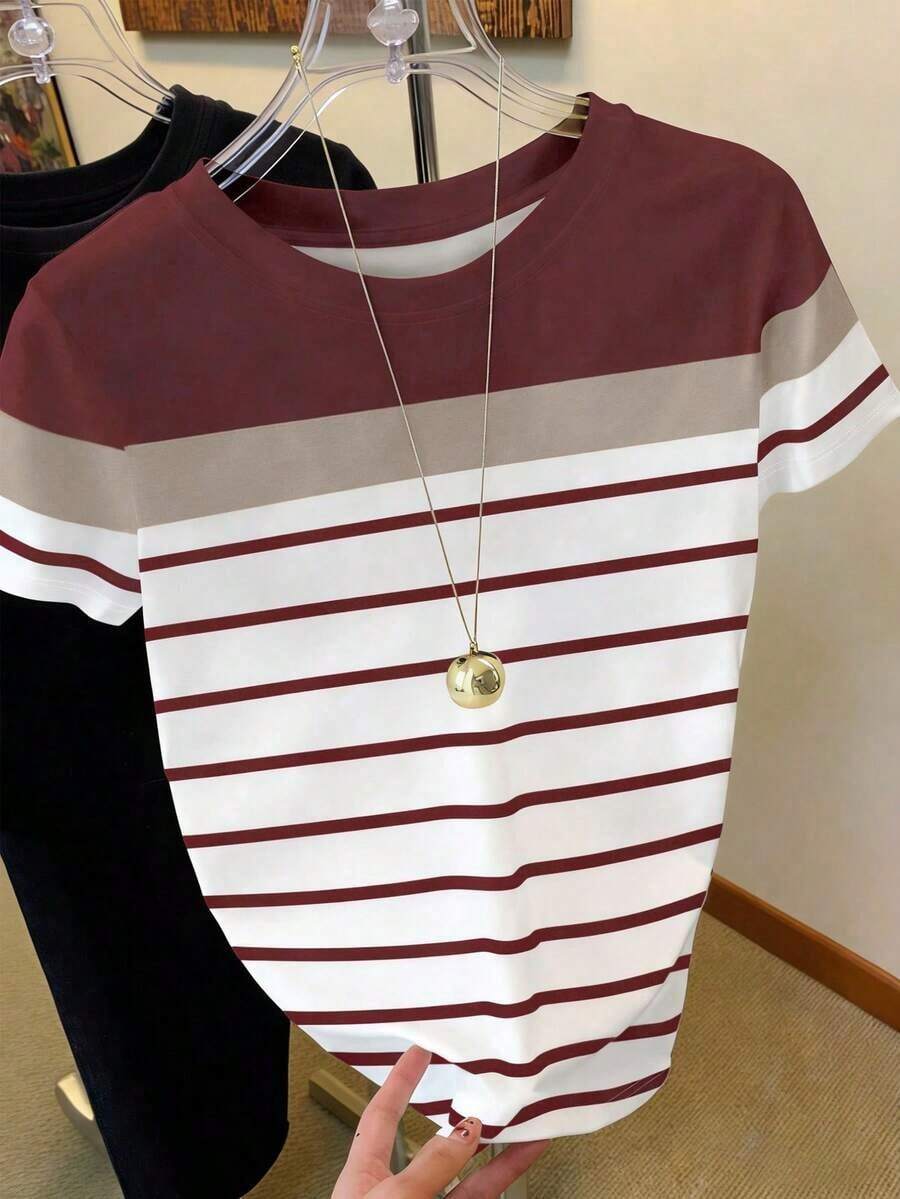 Women's White T-Shirt With Blue Striped Print And Contrasting Geometric Pattern, Perfect For Summer, Fashionable T-Shirt, Stylish T-Shirt, Gift For Sister, Gift For Mother, Mother's Day Gift, Casual Yet Stylish Top - 紅色 - 查看 1