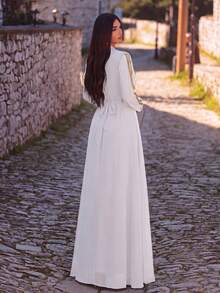 Faeriesty Đầm maxi xòe cổ chữ V thanh lịch và quyến rũ dành cho nữ, với chi tiết đính sequin tương phản và thắt lưng, phù hợp cho đám cưới, dạ hội, lễ trao giải và các dịp tiệc tùng khác. Màu trắng. - trắng - Xem 2