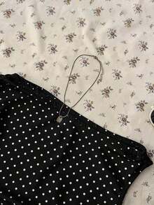 corta con estampado de lunares y drapeado asimétrico para mujer - Blanco y Negro - Ver 5