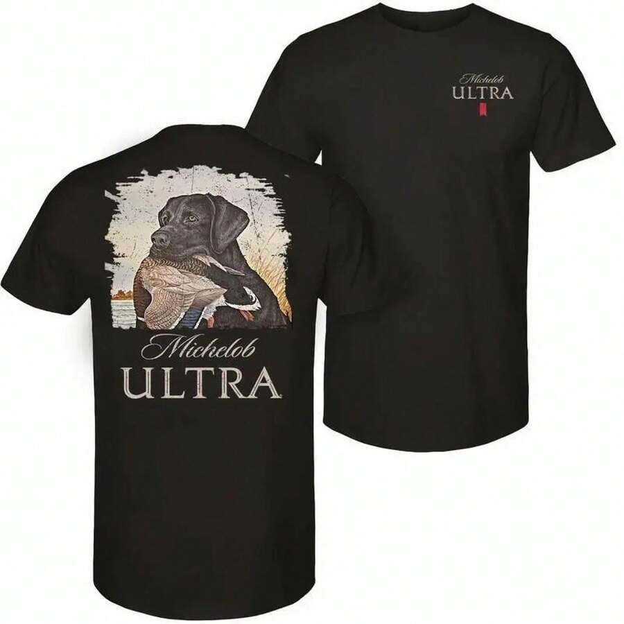 Camiseta Michelob Ultra – Mallard and Dog – Diseño de 2 caras – Prenda casual unisex versátil – Camiseta gráfica genial para hombres – Ropa masculina – Regalo para amantes de la cerveza y fans de Michelob Ultra – Cuello redondo, ropa clásica, tela de algodón suave – forro polar CIJP - Negro - Ver 1