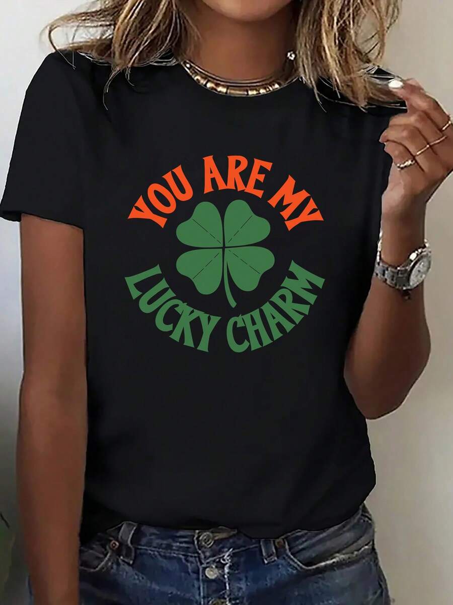 Soft Women's St. Patrick's Day Printed Short-Sleeve T-Shirt, Part Of The St. Patrick's Day Collection. This Urban-Style Women's Short-Sleeve T-Shirt Features A Crew Neck And A Shamrock-Themed Text Print. It's A Loose And Eye-Catching Piece For Everyday Wear. Comfortable Spring And Summer Basic, Printed Short-Sleeve T-Shirt For Outdoor Activities, Unisex. Couple T-Shirts, Matching Parent-Child Sets, Family Wear, New Arrivals, Stylish Short-Sleeve T-Shirts, Perfect For Gifting - 100% Cotton, Breathable, For Casual Everyday Wear. - 黑色 - 查看 1