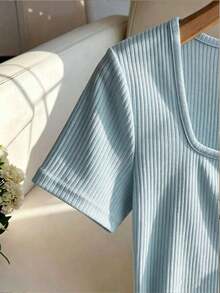 Camiseta de mujer de unicolor simple en color albaricoque, con cuello cuadrado, manga corta, de ajuste ceñido y elástica.Adecuada para uso diario, con decoración de botones, diseño minimalista.Atuendo versátil y elegante, apropiado para la temp - Azul - Ver 6
