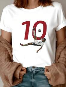 Giant Number 10 With A Player Performing A Bicycle Kick Symbolizes Passion For Football, Energy, And Feminine Strength. Perfect For Female Sports Fans. Casual, Modern, And Comfortable Women's T-Shirt. - 白色 - 查看 8