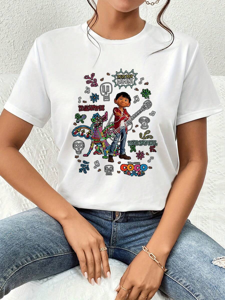 Colorful Illustration Inspired By The Day Of The Dead Celebration With Cartoon Characters, Guitars, Skulls, Flowers, And Musical Notes That Convey Joy And Love For Music. Comfortable And Modern Women's T-Shirt For Casual Wear - 白色 - 查看 1