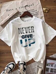 "NEVER GIVE UP" T-Shirt In A Dynamic Style.  Short-Sleeved T-Shirt For Spring And Summer 2026, Made In Mexico, 180 Grams. Cartoon Print, Couple Design, Suitable For Indoor Or Outdoor Wear. Crew Neck, Unisex, Ideal For The Office And Leisure. One-Pack. - WH-P631577SLNDXZGY527 - 查看 4