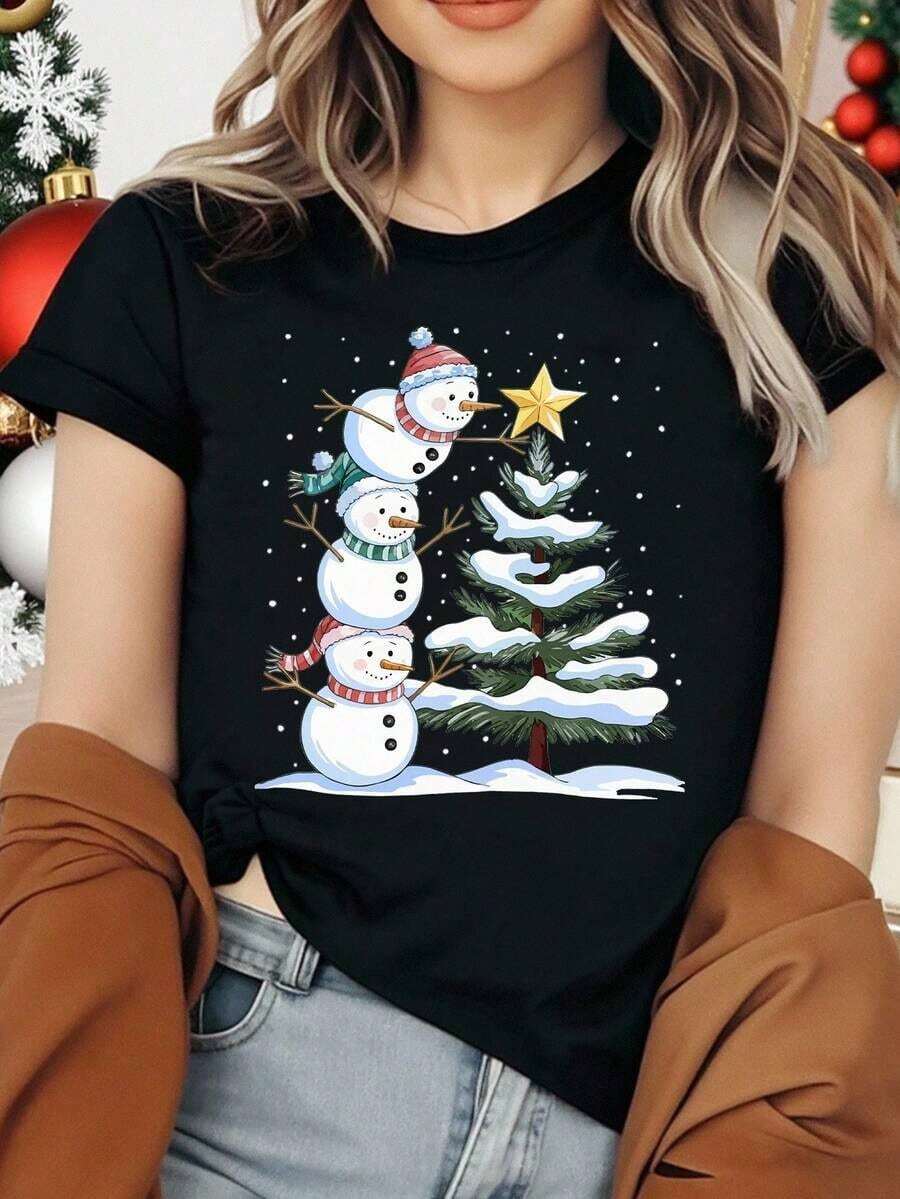 Red Short-Sleeved T-Shirt With A Korean Christmas Reindeer And Santa Claus Print. Versatile, Fashionable, Creative, And With A Charming Christmas Style, Suitable For Holiday Parties And Outdoor Wear. Printed T-Shirt. - 黑色 - 查看 1