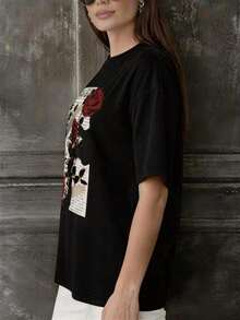 1 Piece Of Washed Cotton T-Shirt For Women, With Vintage Print Of Red Roses And Newspaper, Made Of Pure Cotton, Short Sleeve And Loose Fit, For People With Vintage Style, Halloween, Day Of The Dead, Leisure At Home, Weekend Outings, Vintage T-Shirt For People With Sensitive Skin. - 黑色 - 查看 3