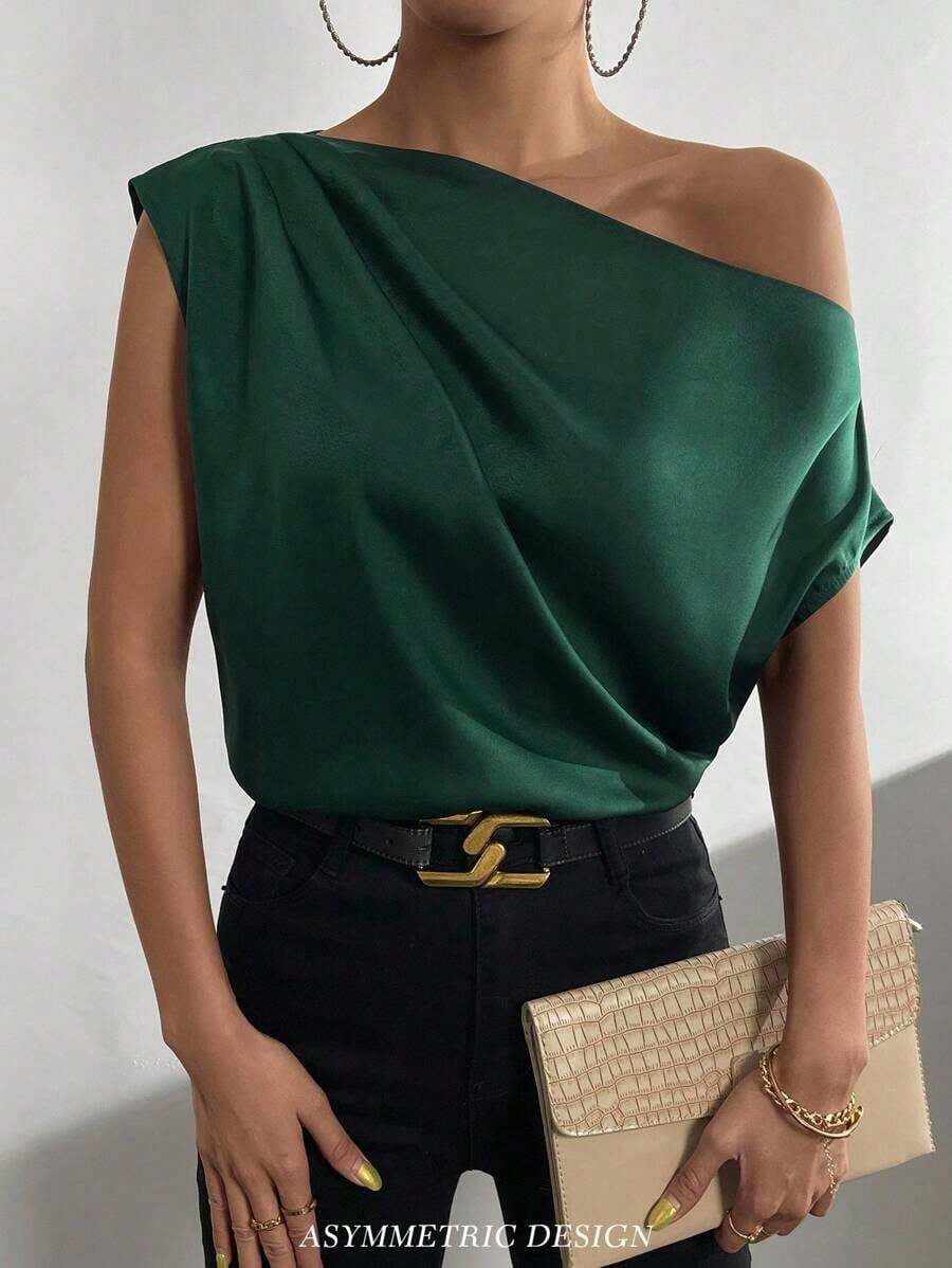 Blusa de satén con cuello asimétrico y hombro descubierto - Verde Oscuro - Ver 1