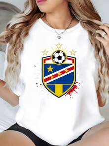 Escudo deportivo con balón y estrellas doradas que representan pasión victoria y energía sobre fondo azul rojo y amarillo simbolizando fuerza y determinación camiseta de mujer casual moderna para fanáticas del fútbol - Blanco - Ver 8