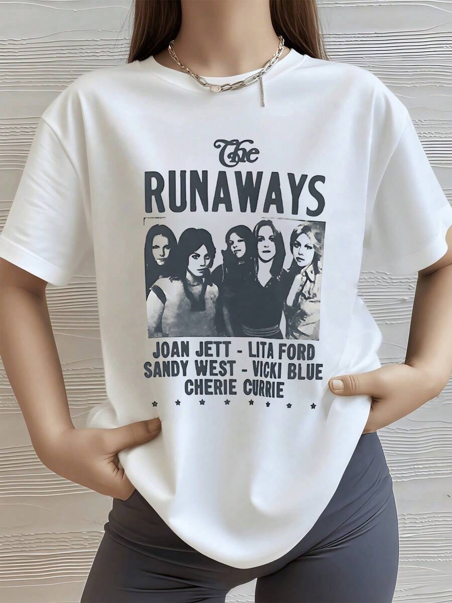 Grupo de chicas con actitud rebelde que transmite energía juvenil fuerza y libertad reflejando un espíritu musical desafiante y de sí misma ideal para quienes aman la moda con carácter camiseta de mujer casual moderna - Blanco - Ver 1
