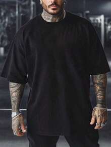 100% Pure Cotton, Breathable And Gentle On The Skin. Classic Crew Neck Design, Slim Fit, And Flattering For All Body Types. Fashionable Print With A Minimalist Style And High-Quality Finish. Unisex Design Perfect For Matching Outfits, Ideal For Everyday Wear, Dates, Leisure, And Streetwear – Versatile And Timeless. - 黑色 - 查看 3