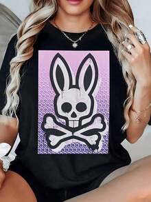 Conejo con calavera y huesos cruzados sobre fondo púrpura de círculos que transmite un estilo rebelde y audaz camiseta de mujer 100% algodón 220g - Negro - Ver 2