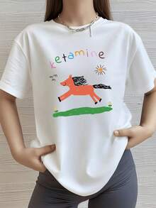 Caballo naranja corriendo bajo el sol simbolizando libertad energía y alegría sobre un prado verde que inspira optimismo y movimiento camiseta de mujer casual moderna cómoda para uso diario - Blanco - Ver 8