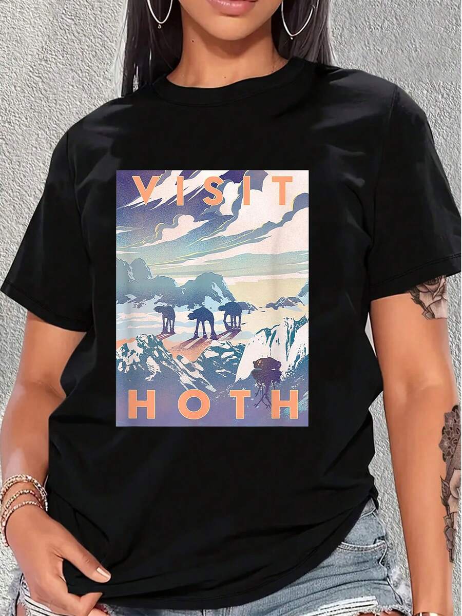 Paisaje nevado con montañas heladas y máquinas caminantes futuristas que evocan un mundo helado lleno de aventura y fantasía, ideal para espíritus exploradores camiseta de mujer suave y cómoda para uso casual - Negro - Ver 1
