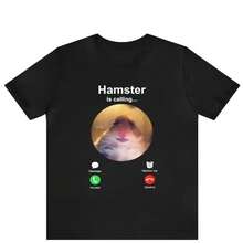 The Hamster Is Calling The Guy In The Funny Shirt. The Hamster Is Staring At The Front Camera Of The Shirt. The Hamster Is Calling The Funny Shirt. The Hamster Is Me. - 黑色 - 查看 2