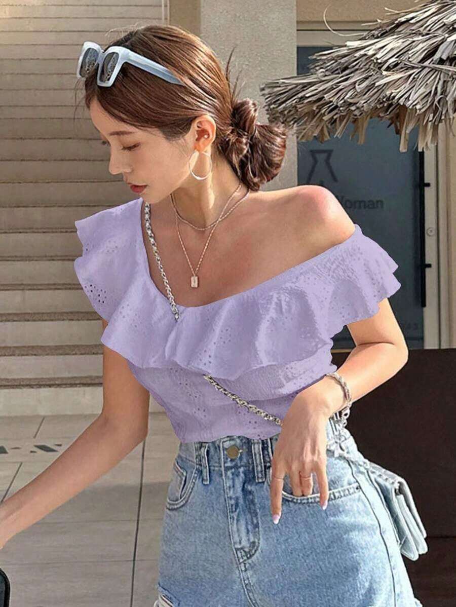 top de mujer con bordado de unicolor, hombro oblicuo y bajo con volante - Morado - Ver 1
