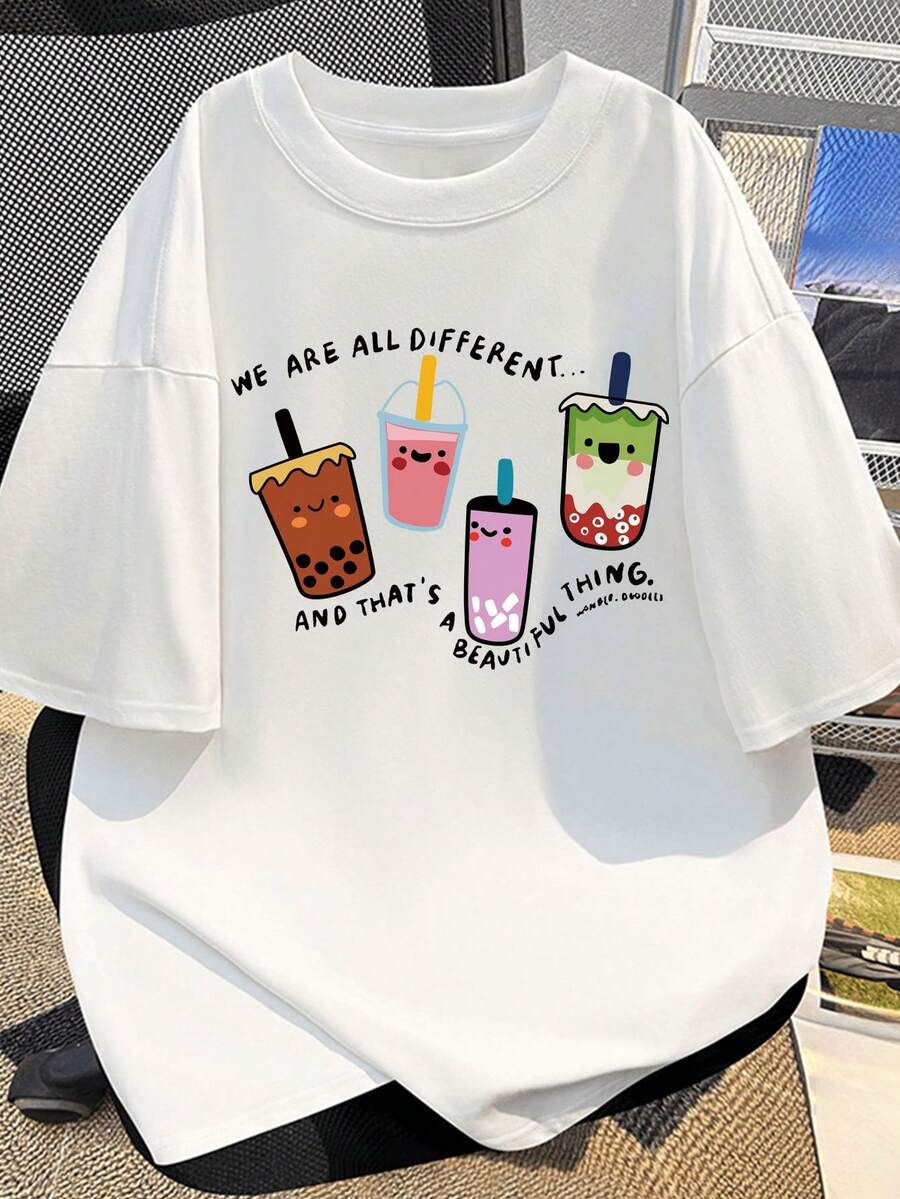 Women's T-Shirt With Large Bubble Tea Graphic Design - Adorable Design Featuring Four Smiling Bubble Tea Cups, 'WE ARE ALL DIFFERENT'... 'AND THAT'S WHAT'S MOST BEAUTIFUL' - Ideal For Summer, Casual Style, And A Perfect Gift For Friends And Bubble Tea Lovers. Women's Tops - 白色 - 查看 1