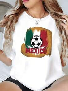 Balón de fútbol rodeado por los colores verde blanco y rojo que representan el orgullo y la pasión de México perfecto para fanáticas del deporte y del país camiseta de mujer casual moderna - Negro - Ver 6