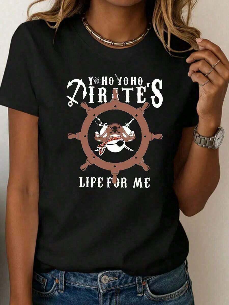 Colección de Verano para Mujer LooseLadies. Camiseta para Mujer, Camiseta de Verano con Cuello Redondo, con el Estampado "Yo Ho Yo Ho Pirate's Life For Me" y un Diseño de Timón Náutico y Calavera, Hecha de Tela Suave, un Top Casual de Estilo Aventurero, Ideal para Entusiastas de Piratas, Fiestas Temáticas y Uso Diario, y Vibrante. Camiseta de algodón, combina con todo, ligera, de manga corta. Camiseta básica de algodón con cuello redondo para mujer. - Negro - Ver 1