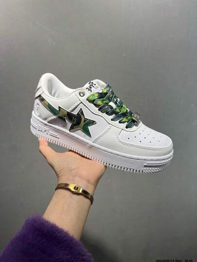  Giày thể thao thường ngày A BATHING APE Bape, giày bóng bẩy với logo ngôi sao phối màu tương phản, họa tiết rằn ri trắng và xanh lá cây, unisex.
