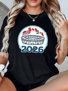 Estadio con banderas de Estados Unidos Canadá y México junto al número 2026 simbolizando unión deportiva y espíritu global de celebración camiseta de mujer cómoda moderna y ideal para fanáticas del fútbol - Negro - Ver 6