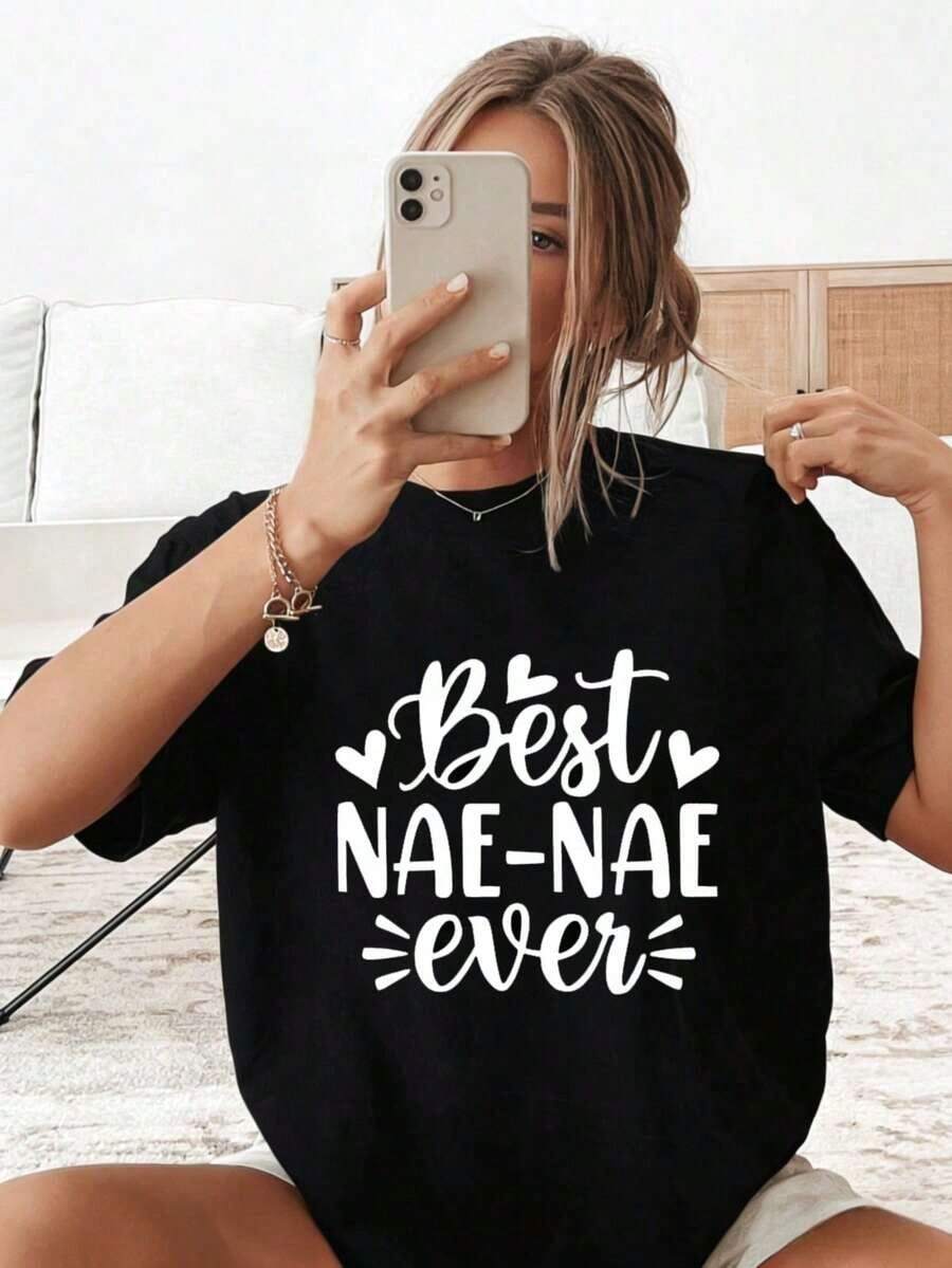 Women's Loose-Fitting Cotton T-Shirt With A Fun And Cute "Best Nae-Nae Ever" Graphic Print. Regular Fit, Short Sleeves, Casual Summer Style, Perfect As A Gift. This Short-Sleeved, Crew-Neck T-Shirt Is Printed For Everyday Wear And Makes A Great Gift For Friends And Family. Made From 100% Cotton, It Features A Youthful And Fashionable Design. A Basic Cotton Crew-Neck T-Shirt For Women. - 黑色 - 查看 1