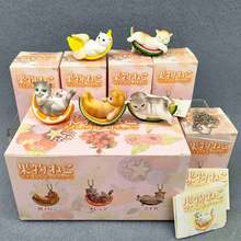 mofusand 1 pieza Caja ciega de frutas populares 2026 para gatos, con un diseño de doble propósito que se puede colgar o colocar. Combina la forma de los gatos con frutas como plátanos, naranjas y sandías, y viene en varios estilos para envío aleatorio. El material de PVC es exquisito y duradero. - Multicolor - Ver 2