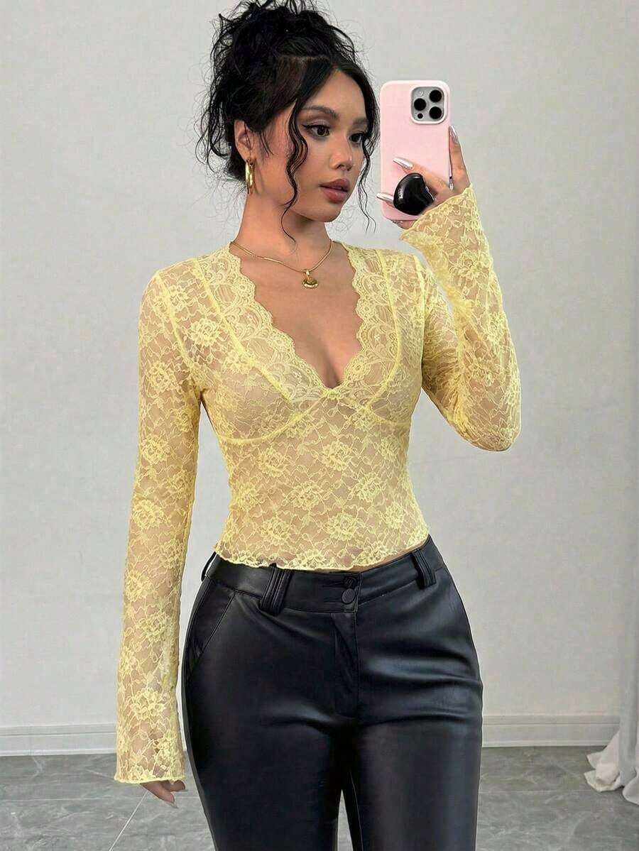 Blusa de encaje negro con cuello en V y mangas acampanadas con parche de encaje para mujer - Amarillo claro - Ver 1