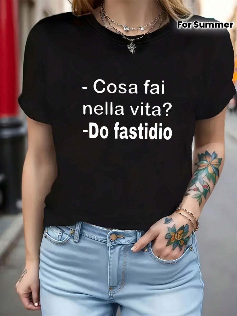 1 pieza Camiseta de manga corta de primavera/verano para mujer con cuello redondo y estampado de texto italiano: "¿Qué estás haciendo en tu vida? Estoy causando problemas. 180g 100% Algodón - Negro - Ver 1