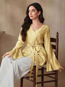 Camisa de mujer con mangas acampanadas y cintura envolvente de unicolor - Amarillo claro - Ver 8