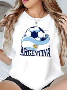 Bandera celeste y blanca con sol radiante que abraza un balón de fútbol representando la pasión argentina y el orgullo nacional camiseta de mujer casual cómoda para uso diario - Negro - Ver 6