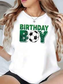Frase que celebra el espíritu alegre de cumpleaños con una pelota de fútbol simbolizando pasión y energía deportiva perfecta para ocasiones festivas camiseta de mujer casual moderna - Negro - Ver 6