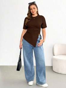 Camiseta negra básica de manga corta para mujer talla grande, con cintura fruncida, bajo irregular y versátil, cómoda y elástica, para uso diario y casual en primavera/verano - Marrón - Ver 4