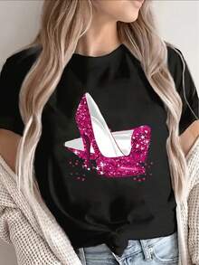 Camiseta de manga corta, ligera y cómoda, con un diseño de tacón alto con brillo rosa, es perfecta para salidas informales, fiestas o citas para tomar un café, convirtiéndose en un complemento elegante para cualquier guardarropa. - Negro - Ver 1
