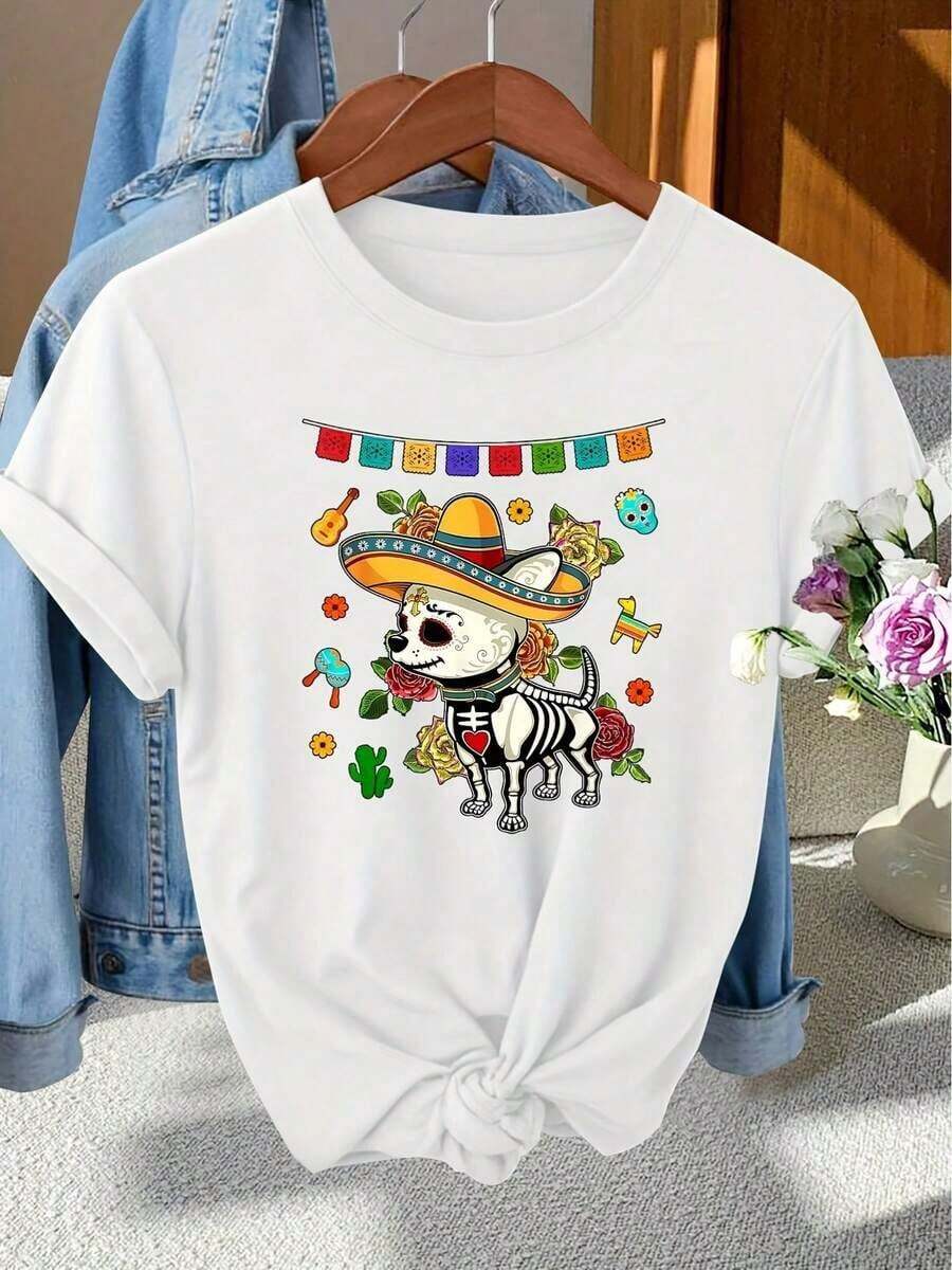 Women's Lightweight "Day Of The Dead" Print T-Shirts, Stylish With Skull Embellishments And A Print Of A Puppy Wearing A Mexican Hat, Round Neck, Short Sleeves, Suitable For Spring, Summer, And Fall. It's A Modern, Versatile, And Retro-Casual Garment For Everyday Wear, Vacations, And Commuting. Available In Multiple Colors, Made Of Cotton, A Popular Choice. - 白色的 - 查看 1