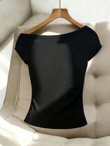Camiseta de mujer con detalle de nudo retorcido y decoración metálica, elegante top negro sexy, top elegante y clásico, lindo top negro, top de satén elegante para mujer, top elegante negro, blusas negras elegantes para mujer, tops de verano, top - Negro - Ver 2