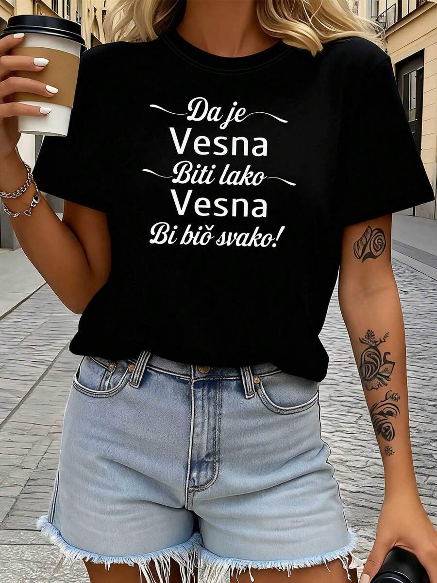 Camiseta de Mujer: Ser Vesna es Fácil, Cualquiera Puede Hacerlo. Estampado Exclusivo Serbio. Camiseta de Mujer Estilo Europeo de Verano, Cuello Redondo, Versátil para Uso Diario, Urbano y Festivales. Ropa de Mujer. Tops para Salir. - Negro - Ver 1