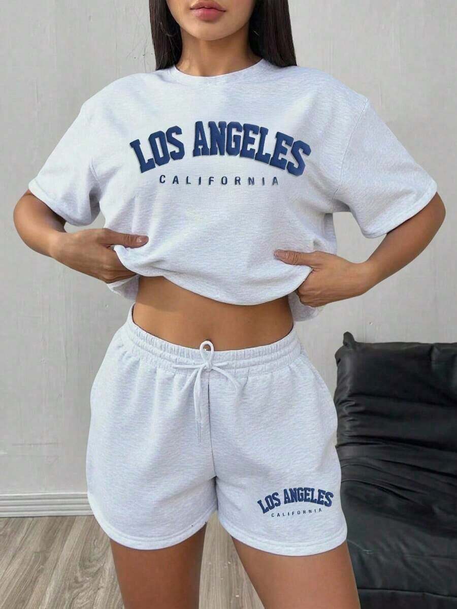 informal de 2 piezas de camiseta de manga corta con cuello redondo y estampado de letras, y shorts para mujer - Gris Claro 2 - Ver 1