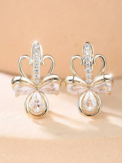 Đôi bông tai đinh tán thiết kế hoa tinh tế và thanh lịch dành cho nữ, đính đá Cubic Zirconia trắng - Hoàn hảo làm quà tặng dịp lễ hoặc để đeo hàng ngày.