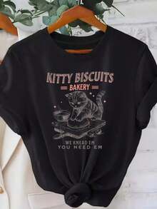 New Arrivals For Summer. Women's "Black Cat" Bakery Print T-Shirt - Short Sleeves, Crew Neck, Casual Style, Featuring The Slogans "Kitty Biscuits Bakery" And "You Need Us To Knead Them," Pink Lettering, And Geometric Star Patterns. Machine Washable, Suitable For Spring And Summer. Cat-Themed T-Shirt With A Weekend Vibe, Fun Phrases, Comfortable Fit, Lightweight Print T-Shirt, Adult Size. Blouse, Shirt > Beautiful. - 黑色 - 查看 1