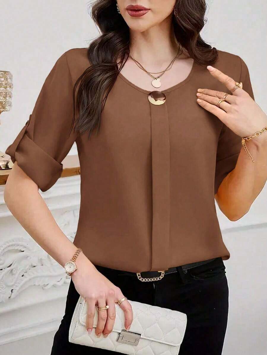 Clasi Blusa casual sencilla para uso diario con cuello redondo, manga corta y botones delanteros para mujer - Marrón - Ver 1