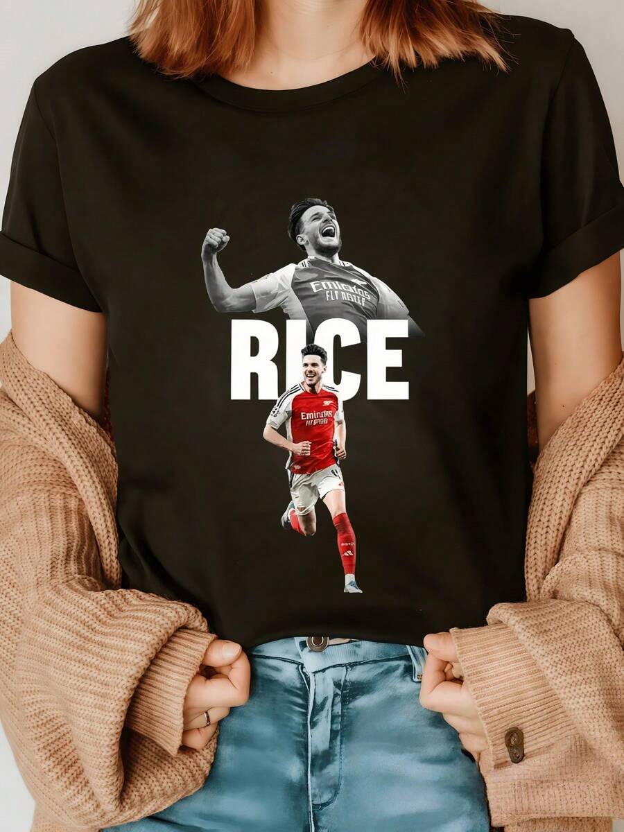 Figure Of A Player Running With Energy And Sporting Spirit Representing The Passion For Football And Inner Strength; Modern, Comfortable Casual Women's T-Shirt For Everyday Wear - 黑色 - 查看 1