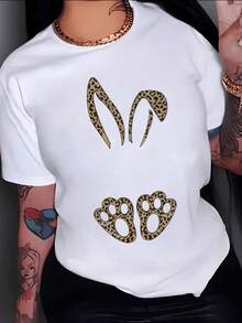 Orejas y huellas con patrón de leopardo que simbolizan la fuerza y ternura de la naturaleza reflejando un espíritu libre y audaz con encanto moderno camiseta de mujer casual cómoda para uso diario - Blanco - Ver 1