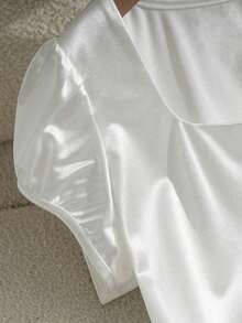 Blusa casual elegante de satén con cuello cuadrado francés, mangas de pétalos y pliegues, adecuada para ir al trabajo, uso diario, reuniones y fiestas, primavera/verano - Blanco - Ver 4